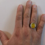 انگشتر نقره مردانه طرح فیلی خط دار با نگین شرف شمس + حکاکی - Image 4