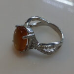 انگشتر نقره زنانه طرح رز با نگین شرف الشمس یمنی + حکاکی