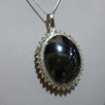 گردنبند نقره زنانه دست ساز دور نگین با حدید صینی بزرگ+حکاکی ذکر افزایش رزق و روزی - Image 4