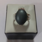 انگشتر نقره مردانه طرح ۴ چنگ با نگین حدید صینی+حکاکی ذکر امام صادق (ع) - Image 2