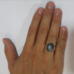 انگشتر نقره مردانه طرح ۴ چنگ با نگین حدید صینی+حکاکی ذکر امام صادق (ع) - Image 3