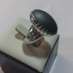 انگشتر نقره مردانه طرح پا اردکی با نگین حدید صینی+حکاکی ذکر امام علی (ع) - Image 4