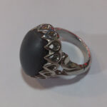 انگشتر نقره مردانه طرح صفوی اشکی با نگین حدید صینی+حکاکی ذکر افزایش رزق و روزی