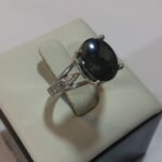 انگشتر نقره زنانه طرح تاج با نگین حدید صینی+حکاکی ذکر افزایش رزق و روزی - Image 3