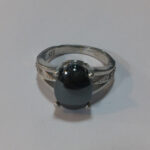 انگشتر نقره زنانه طرح تاج با نگین حدید صینی+حکاکی ذکر افزایش رزق و روزی - Image 4