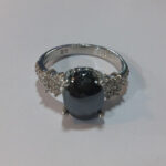 انگشتر نقره زنانه طرح شکوفه با نگین حدید صینی+حکاکی ذکر افزایش رزق و روزی - Image 4