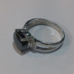 انگشتر نقره زنانه طرح میخک با نگین حدید صینی+حکاکی ذکر افزایش رزق و روزی