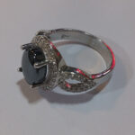 انگشتر نقره زنانه طرح شقایق با نگین حدید صینی+حکاکی ذکر امام صادق (ع)