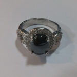 انگشتر نقره زنانه طرح شقایق با نگین حدید صینی+حکاکی ذکر امام صادق (ع) - Image 4