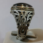 انگشتر نقره مردانه دست ساز شاه عباسی ساده نگین حدید صینی+حکاکی ذکر امام علی (ع) - Image 2