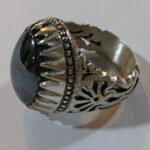 انگشتر نقره مردانه دست ساز طاووسی نگین حدید صینی+حکاکی ذکر افزایش رزق