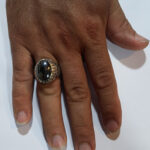 انگشتر نقره مردانه دست ساز طاووسی نگین حدید صینی+حکاکی ذکر افزایش رزق - Image 4