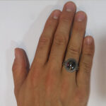 انگشتر نقره مردانه طرح صفوی دور چنگ با نگین حدید صینی+حکاکی ذکر افزایش رزق و روزی - Image 4