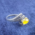 انگشتر نقره زنانه طرح زنبق با نگین شرف الشمس + حکاکی - Image 3