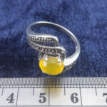 انگشتر نقره زنانه طرح زنبق با نگین شرف الشمس + حکاکی - Image 2