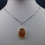 گردنبند زنانه طرح دورفنری با نگین شرف شمس یمنی + حکاکی - Image 2