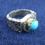 انگشتر نقره مردانه طرح طاووسی سه پر دو کله مخراجی با نگین فیروزه - Image 3