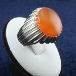 انگشتر نقره مردانه دست ساز طرح چنگی شانه ای با نگین شرف الشمس یمنی + حکاکی