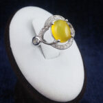 انگشتر نقره زنانه طرح شقایق با نگین شرف الشمس + حکاکی