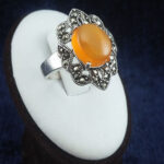 انگشتر نقره زنانه طرح ملکه با عقیق یمنی شرف الشمس + حکاکی