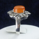 انگشتر نقره زنانه طرح ملکه با عقیق یمنی شرف الشمس + حکاکی - Image 2