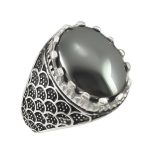 انگشتر نقره مردانه طرح صدفی سیاه قلم با سنگ حدید صینی + حکاکی