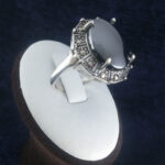 انگشتر نقره زنانه طرح خاتون با نگین حدید صینی+حکاکی