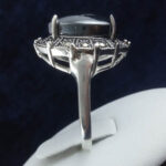 انگشتر نقره زنانه طرح خاتون با نگین حدید صینی+حکاکی - Image 4