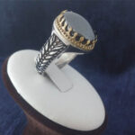 انگشتر نقره مردانه طرح خوشه ای دور طلایی با سنگ حدید صینی+حکاکی