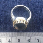 انگشتر نقره مردانه طرح خوشه ای دور طلایی با سنگ حدید صینی+حکاکی - Image 3