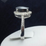 انگشتر نقره زنانه طرح دخترانه نازیلا با نگین حدید صینی+حکاکی - Image 2