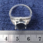 انگشتر نقره زنانه طرح سارینا با نگین حدید صینی+حکاکی ذکر امام صادق (ع) - Image 2