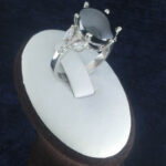 انگشتر نقره زنانه طرح شبنم با نگین حدید صینی+حکاکی