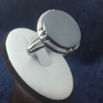 انگشتر نقره مردانه حدید صینی طرح صفوی دایره‌ای +حکاکی ذکر افزایش رزق