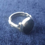 انگشتر نقره مردانه طرح صفوی ظریف با سنگ حدید صینی+حکاکی - Image 2