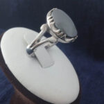 انگشتر نقره مردانه طرح صفوی هفتی با نگین حدید صینی+حکاکی ذکر امام صادق (ع)