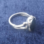 انگشتر نقره مردانه طرح صفوی هفتی با نگین حدید صینی+حکاکی ذکر امام صادق (ع) - Image 3