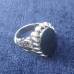 انگشتر نقره مردانه طرح قاجاری دور اشکی با سنگ حدید صینی+حکاکی ذکر افزایش رزق و روزی - Image 2