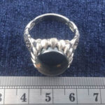 انگشتر نقره مردانه طرح قاجاری دور اشکی با سنگ حدید صینی+حکاکی ذکر افزایش رزق و روزی - Image 3