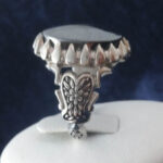 انگشتر نقره مردانه طرح قاجاری دور اشکی با سنگ حدید صینی+حکاکی ذکر افزایش رزق و روزی - Image 4