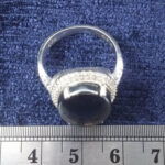 انگشتر نقره زنانه طرح لوکس مجلسی با سنگ حدید صینی+حکاکی ذکر امام علی (ع) - Image 4