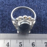 انگشتر نقره زنانه طرح نیایش با نگین حدید صینی+حکاکی ذکر امام علی (ع) - Image 2