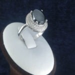 انگشتر نقره زنانه طرح نیلوفر با نگین حدید صینی+حکاکی