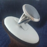 انگشتر نقره مردانه طرح پا اردکی با سنگ حدید صینی + حکاکی