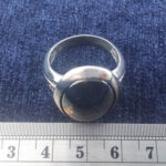 انگشتر نقره مردانه طرح پا اردکی با سنگ حدید صینی + حکاکی - Image 4