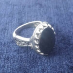 انگشتر نقره مردانه طرح پاسارگاد با سنگ حدید صینی+حکاکی - Image 2