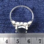 انگشتر نقره زنانه طرح گلبرگ با نگین حدید صینی+حکاکی - Image 2