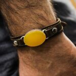 دستبند نقره چرم طبیعی قهوه‌ای با نگین عقیق شرف الشمس + حکاکی