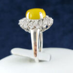 انگشتر زنانه نقره طرح نسترن با سنگ شرف شمس + حکاکی - Image 3