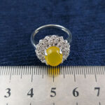 انگشتر زنانه نقره طرح نسترن با سنگ شرف شمس + حکاکی - Image 2